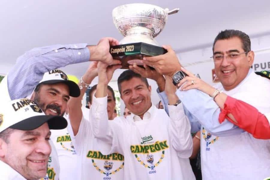 Pericos de Puebla celebra campeonato de la LMB con paseo en Turibus por calles de la ciudad