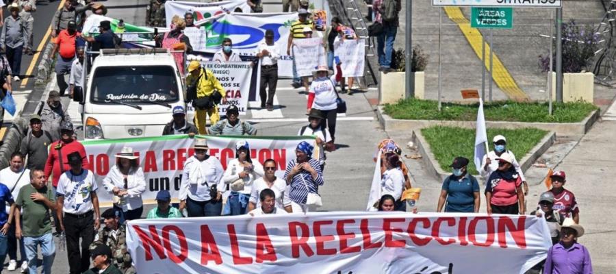 Protestan miles contra intención de Bukele de buscar la reelección como presidente de El Salvador