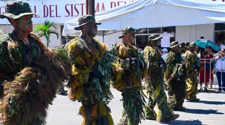 Exhiben equipamiento táctico durante el desfile cívico-militar en Tabasco