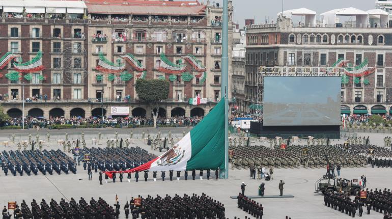 Participan más de 13 mil soldados y marinos en desfile del Zócalo de CDMX