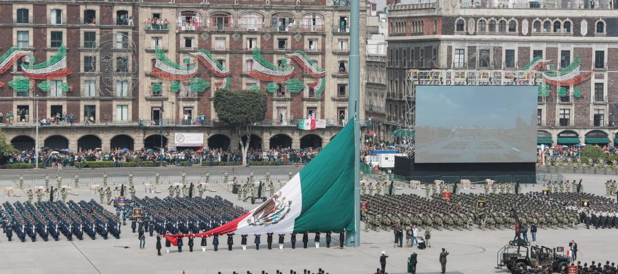 Participan más de 13 mil soldados y marinos en desfile del Zócalo de CDMX