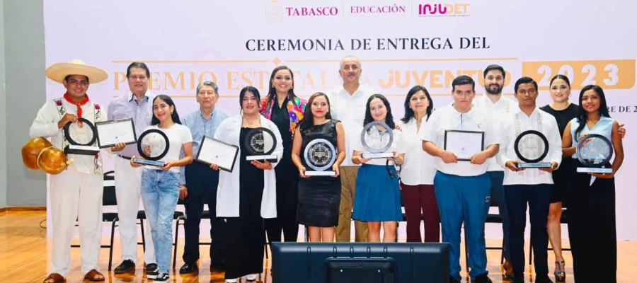 Tabasco tiene "talento de sobra": Gobernador al entregar Premio Estatal de la Juventud 2023