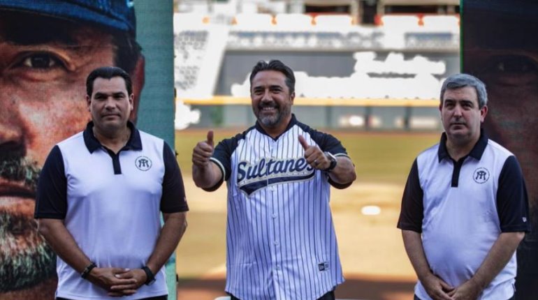 Vinny Castilla es presentado como manager de Sultanes