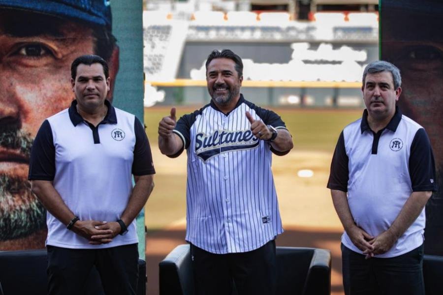 Vinny Castilla es presentado como manager de Sultanes