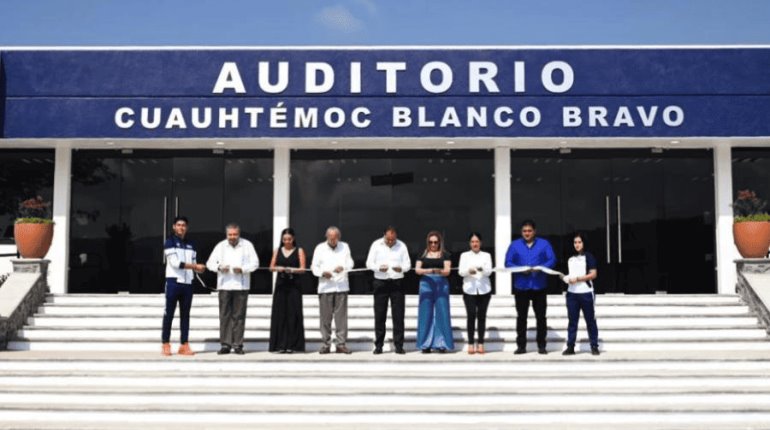 Inaugura Cuauhtémoc Blanco gimnasio-auditorio ¡con su nombre!