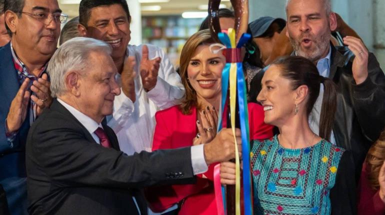 Impugna AMLO orden del INE de retirar de sitios oficiales entrega de bastón de mando a Sheinbaum