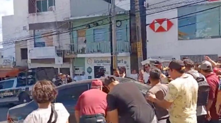 Coalición por Tabasco bloquea avenidas de Villahermosa, exigen jubilaciones al 100%