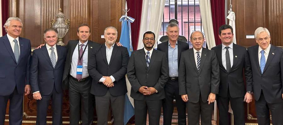 Comparte Calderón fotos con expresidentes de América Latina