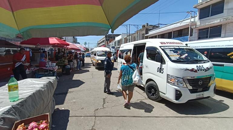 PEC retira obstáculos viales en primer cuadro de Villahermosa