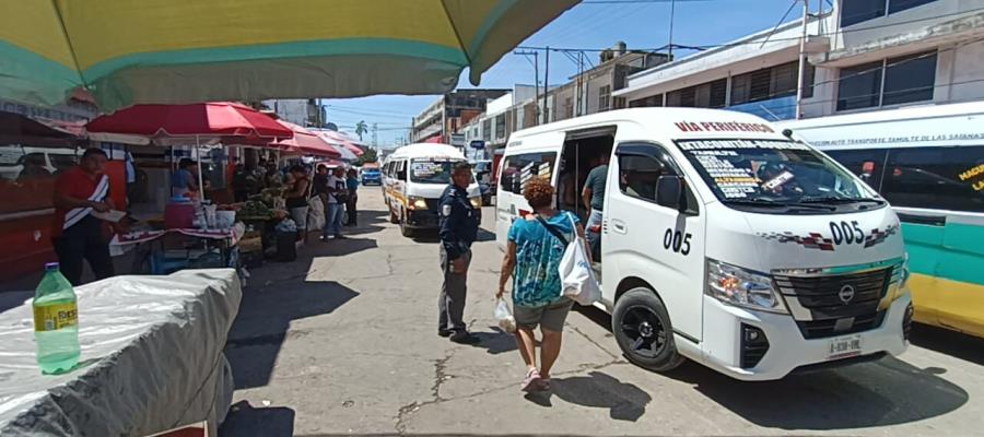 PEC retira obstáculos viales en primer cuadro de Villahermosa