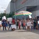 Bloquean ambulantes calles frente al Pino Suárez