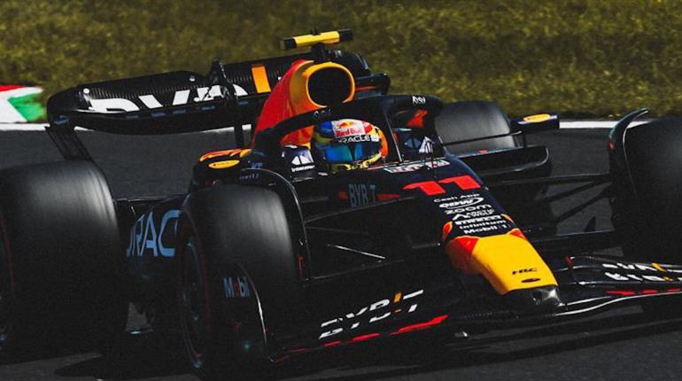 Checo Pérez no termina el GP de Japón tras incidentes; Verstappen gana la carrera