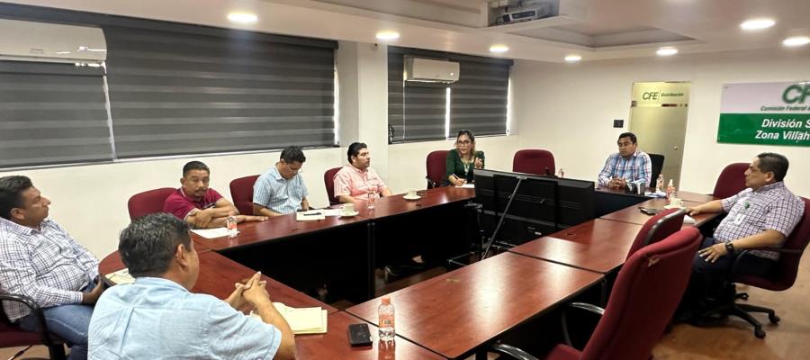 Revisan CFE y Ayuntamiento de Tacotalpa programa de mantenimiento de distribución