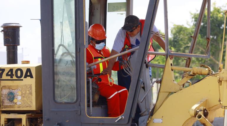 Mujeres aprendices de Centro comienzan a manejar motoconformadoras