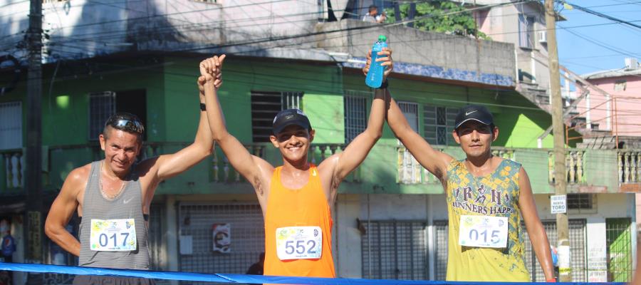 Omar Chávez y Lorena Valencia, ganan carrera del Tec de Villahermosa