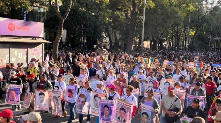 A nueve años de su desaparición, padres de los 43 normalistas de Ayotzinapa exigen justicia