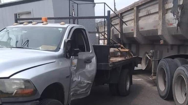 Choque entre góndola y camioneta generan caos vial en la zona de "Loma de Caballo"