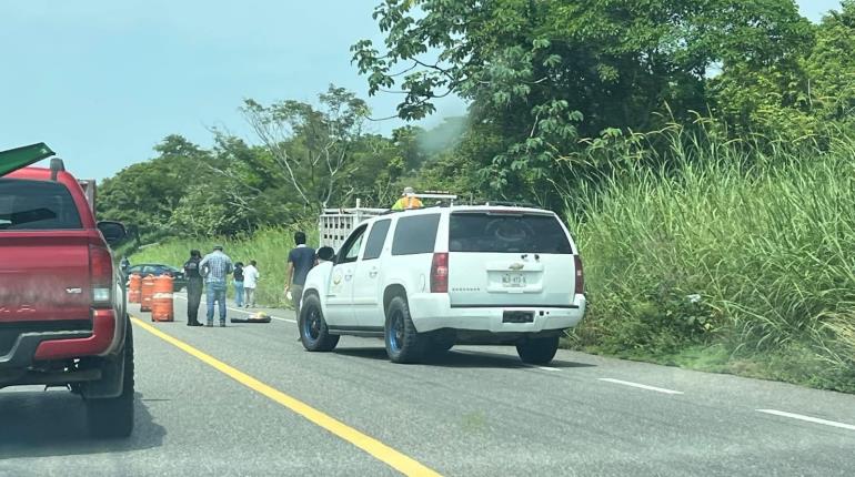 Abandonan cuerpo de un hombre sin vida en carretera Escárcega-Villahermosa