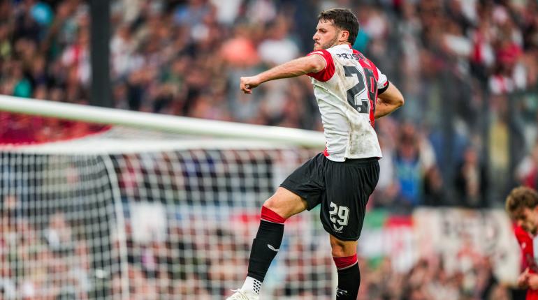 ¡Ya son 10! Santi Giménez alcanza la decena de goles en la temporada con el Feyenoord