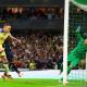 Edson Álvarez colabora en victoria del West Ham 2-0 al Sheffield