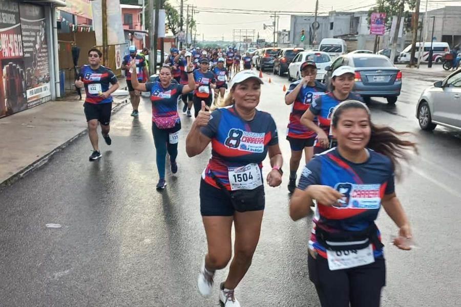 Tomás Luna y Elizabeth González, ganan octava carrera atlética de Farmacias Unión