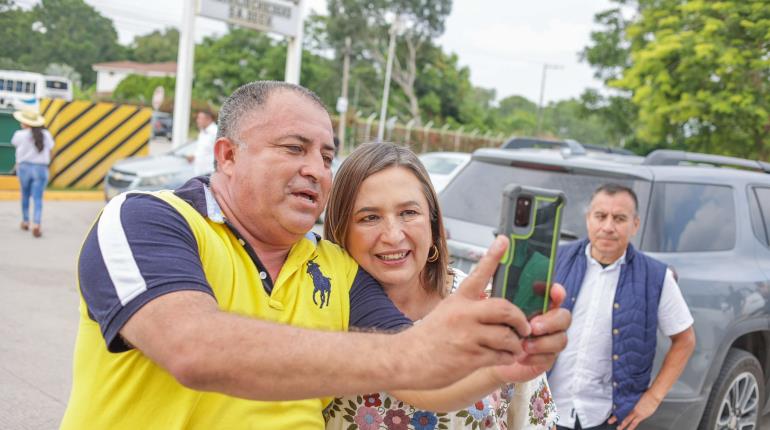 Abuchean a Xóchitl en parada que hizo en trayecto a Comalcalco