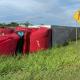 Se quedó dormido al volante; tráiler vuelca en la Cárdenas-Villahermosa