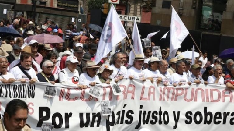 Marchan en CDMX para conmemorar 55 años de matanza de Tlatelolco