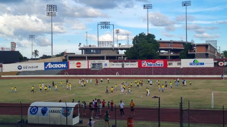 Más de cinco tabasqueños vivirán campamento de futbol en CDMX