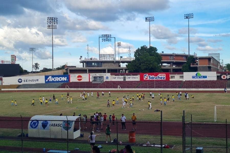 Más de cinco tabasqueños vivirán campamento de futbol en CDMX