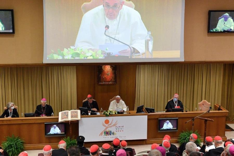 Chisme, enfermedad más común dentro de la Iglesia: Papa en Sínodo