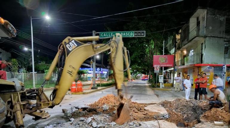 Por reparación de fuga de agua cierran cruce de Usumacinta con calle Tabasco