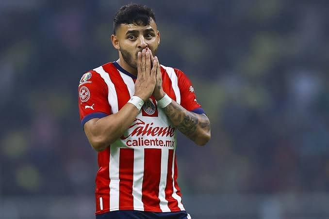 Alexis Vega, "Chicote" Calderón y Raúl Martínez son separados por tiempo indefinido de Chivas