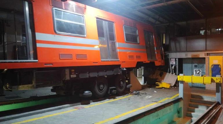 Se estrella vagón del Metro de CDMX; conductora resulta herida 