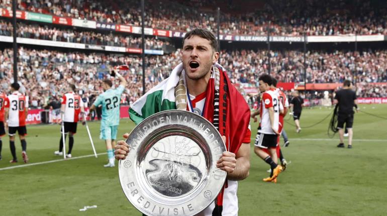 ¡Sigue en plan goleador! Santi Giménez anota doblete en victoria del Feyenoord