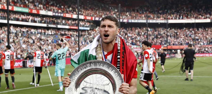 ¡Sigue en plan goleador! Santi Giménez anota doblete en victoria del Feyenoord