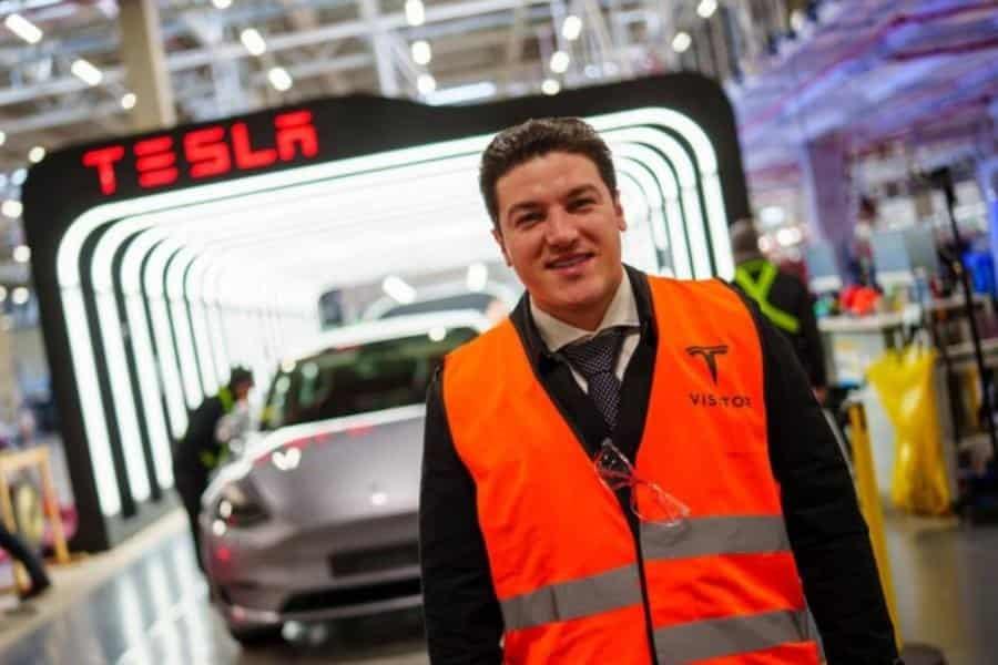 "Tesla sí va", dice Samuel García ante rumores de cancelación de planta en NL