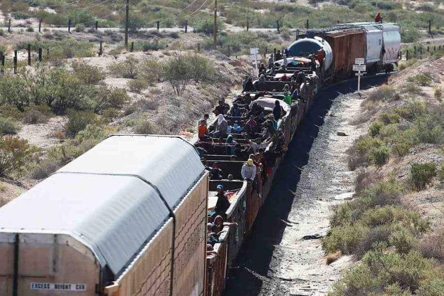 En 2 semanas, México intercepta a más de 27 mil migrantes en trenes