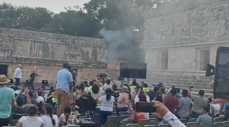 Corto circuito interrumpe evento de AMLO en Uxmal