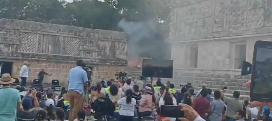 Corto circuito interrumpe evento de AMLO en Uxmal