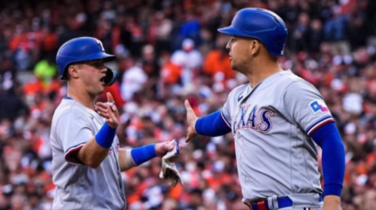 Rangers pone contra las cuerdas a Baltimore en serie divisional de MLB