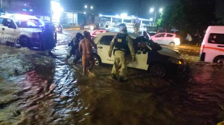 Huracán "Lidia" cobra una víctima en Nayarit y se debilita a categoría 2 tras tocar tierra