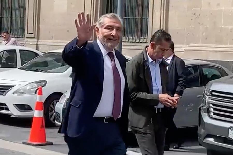 Reaparece Adán Augusto, visita a AMLO en Palacio Nacional