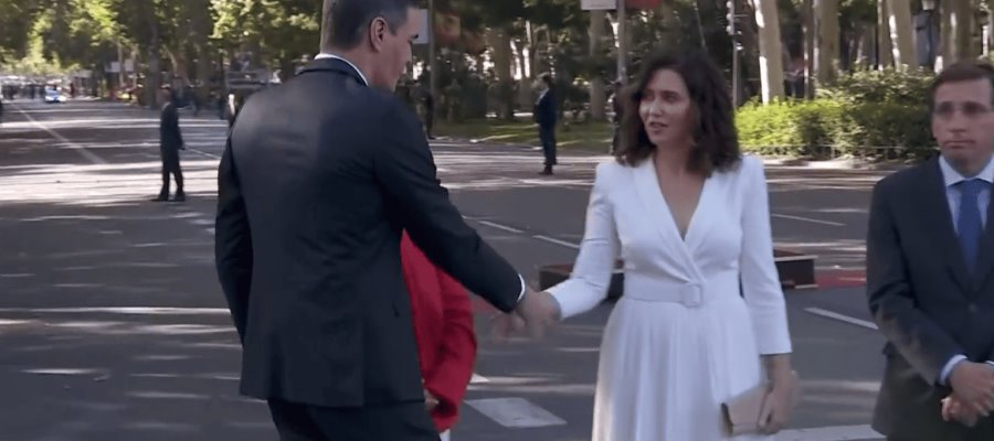 Abuchean a Pedro Sánchez en desfile del 12 de octubre en España