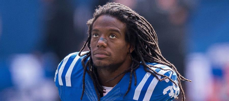 Arrestan a Sergio Brown, exjugador de NFL por el presunto asesinato de su madre