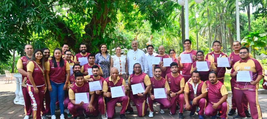 Entrega Gobernador Merino estímulos a tabasqueños medallistas en Nacionales CONADE