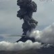 Popocatépetl registra alta actividad volcánica y lanza material incandescente