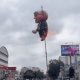 Condena Madrazo quema de piñata de AMLO durante manifestaciones de trabajadores del Poder Judicial