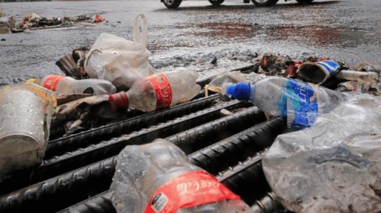 Acumulación de basura en alcantarillas, una de las principales causas de los vados en Villahermosa: Centro