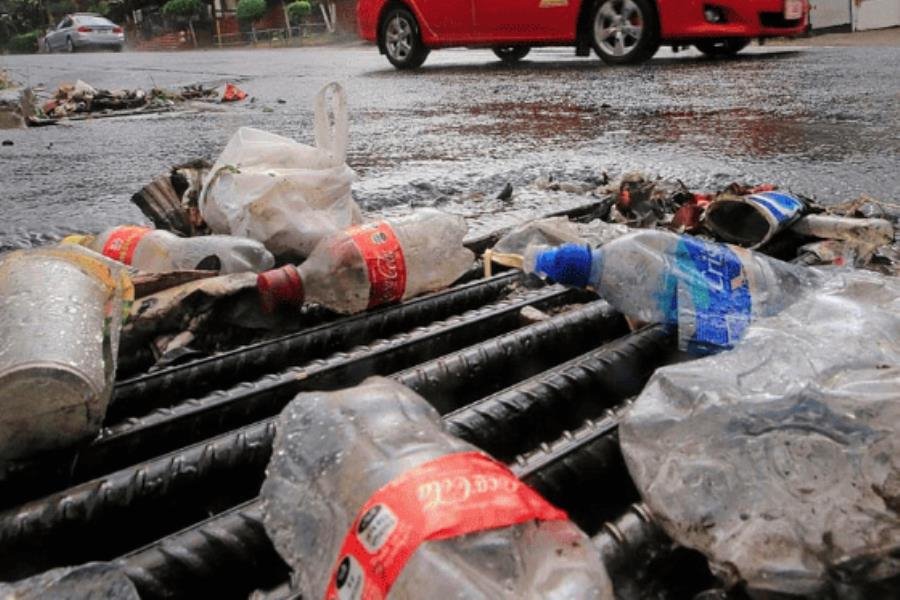 Acumulación de basura en alcantarillas, una de las principales causas de los vados en Villahermosa: Centro